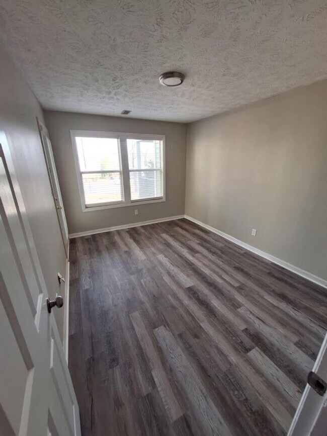 Building Photo - 1002 Brookhollow Dr