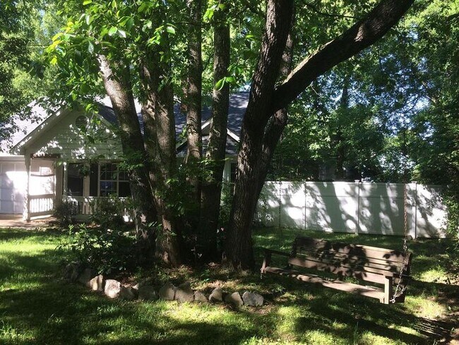 Foto del edificio - 135 Liberty Ln