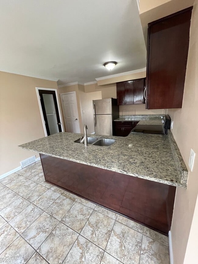 Building Photo - Beautiful Ranch in Desirable Neighborhood