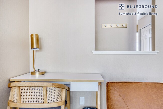 Building Photo - 1560 Vista Club Cir