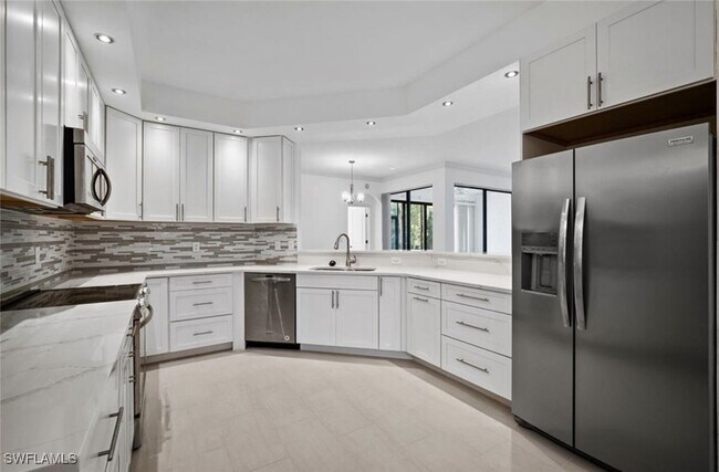 Foto del edificio - 7056 Pelican Bay Blvd