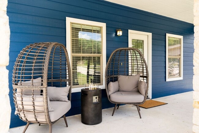 Building Photo - Hill Country Retreat