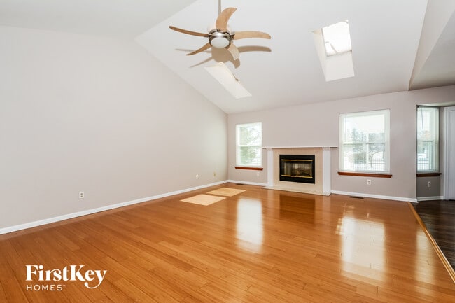 Building Photo - 2800 Wilshire Valley Dr