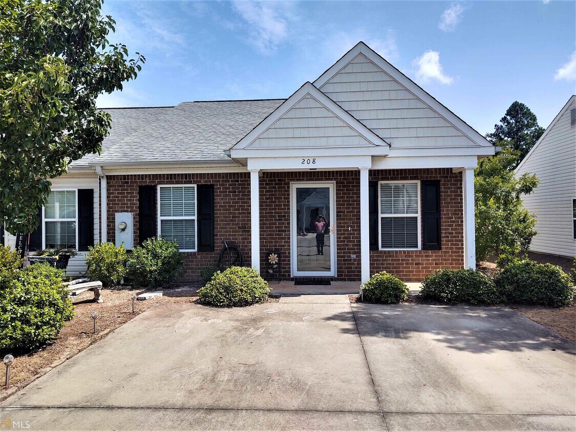 Primary Photo - 208 Sunview Dr
