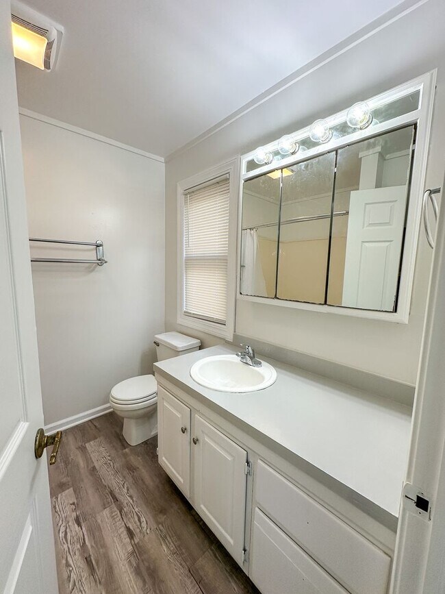 Foto del edificio - 520 Harlan Ave NE