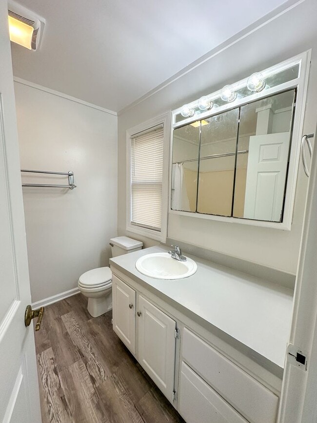 Building Photo - 520 Harlan Ave NE