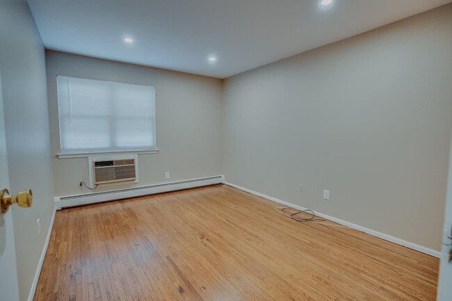 Building Photo - 1138 Farm Rd