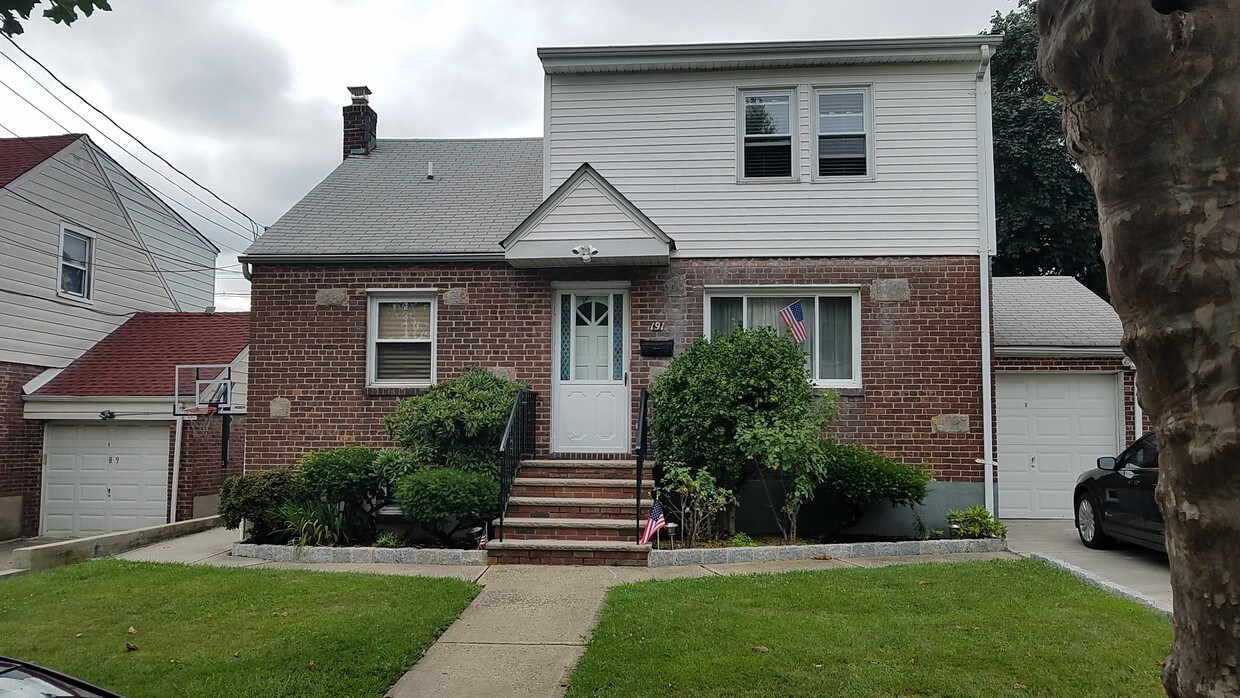 Front of house - 191 9th St