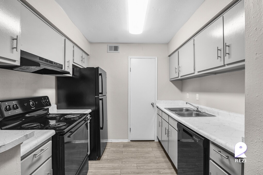 11810 Algonquin Dr Unit 112, Houston, TX 77089 Room for Rent in