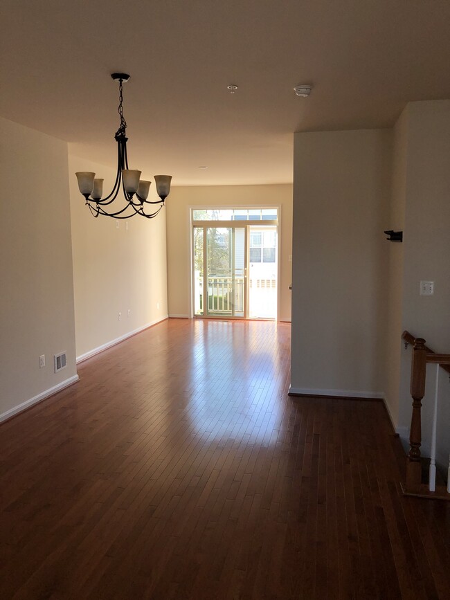 living area - second floor - 9814 Smithview Pl