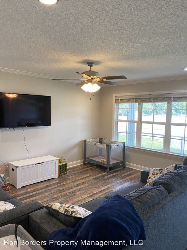 Building Photo - 3 br, 2 bath House - 397 Beaver Street Ext...