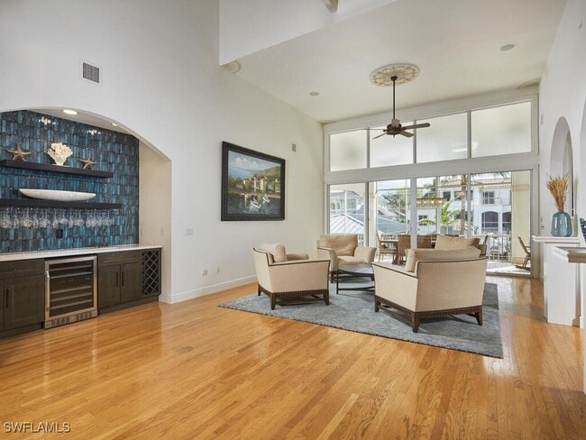 Building Photo - 720 17th Ave S