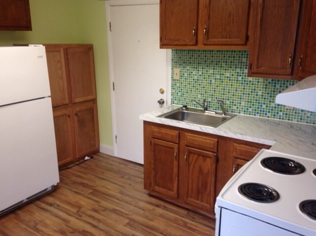 Bright Kitchen & entry door - 305 4th St