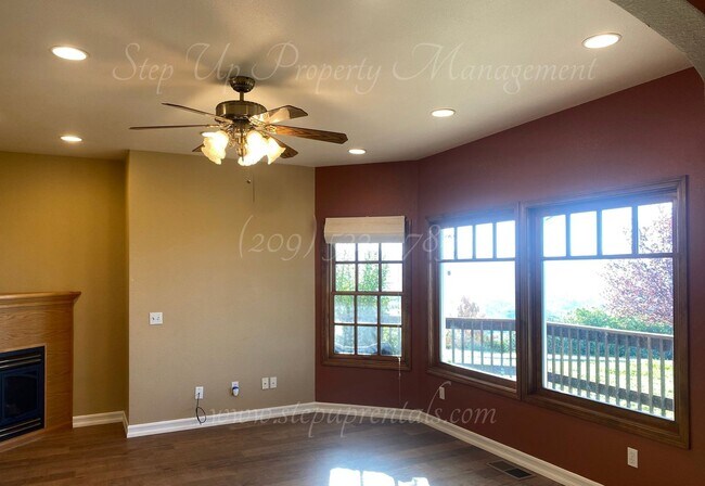 Foto del edificio - Elegant Mountain-View Home with Solar, Well Water & Septic – Utility Savings Included!