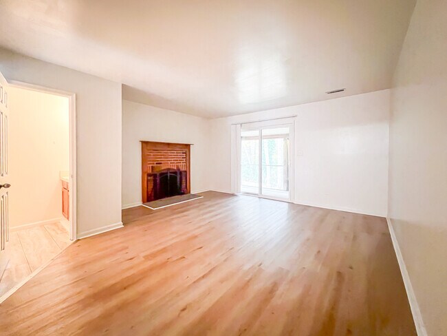 Foto del edificio - 26 Fox Hill Dr