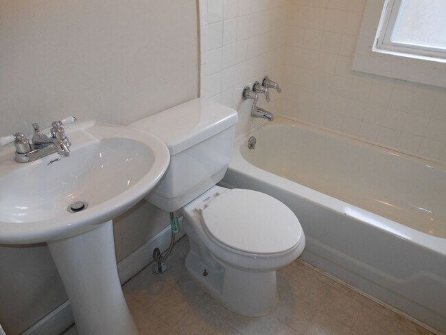 Foto del edificio - Charming 2Bed 1 Bath Home  Perfect for Families, Accepts Section 8/Housing Vouchers!