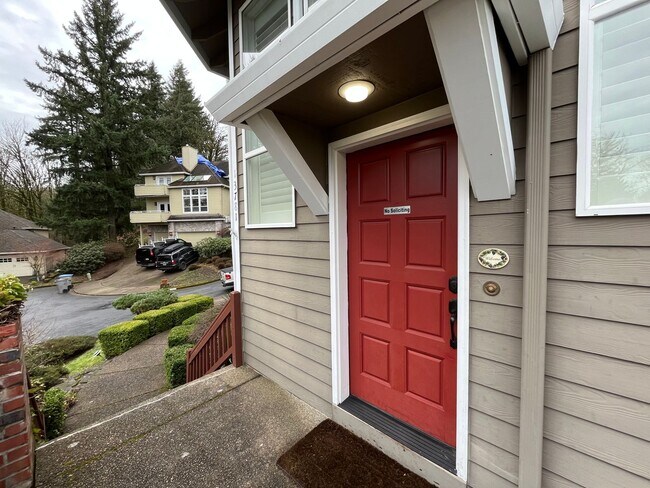 Foto del edificio - Immaculate 4 bedroom, 3.5 bathroom, tri-level Home in Tigard!! Expansive Views, Office space, Gam...
