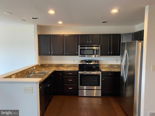 Building Photo - 1741 Haralson Dr