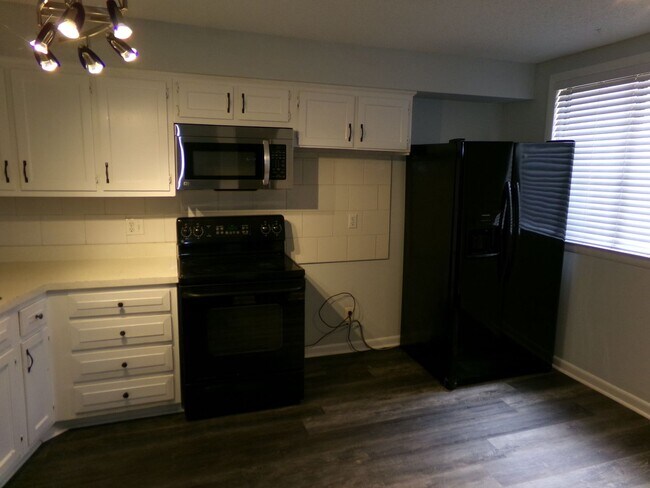 Foto del edificio - Country Club and Peace Haven Area