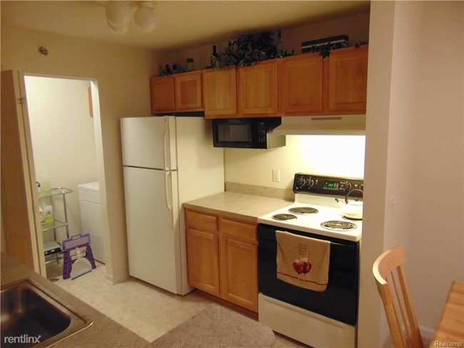 Building Photo - 14204 Pinehurst Ln