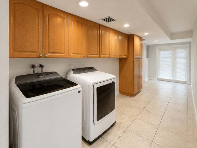 Foto del edificio - 1223 W 27th St