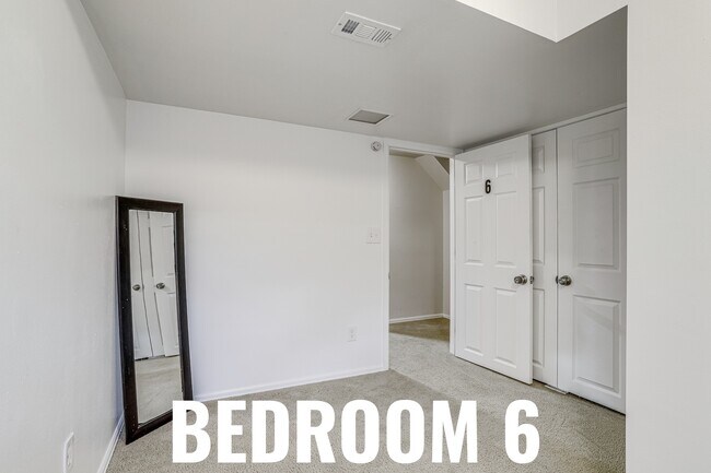 Building Photo - 2860 S Golden Way