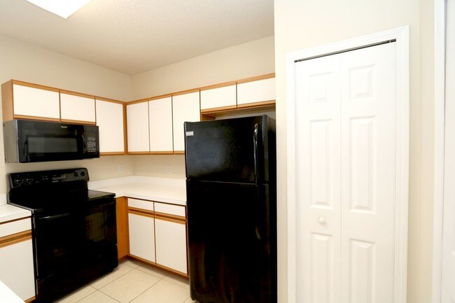 Foto del edificio - 30136 Barnaby Ln