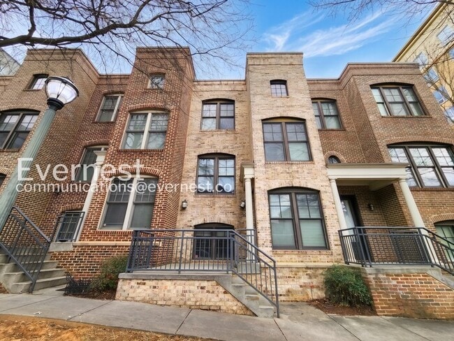 Building Photo - 711 Cosmopolitan Dr NE