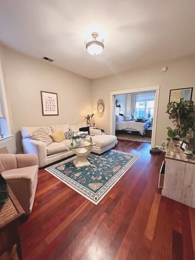 Building Photo - 2303 W North Ave