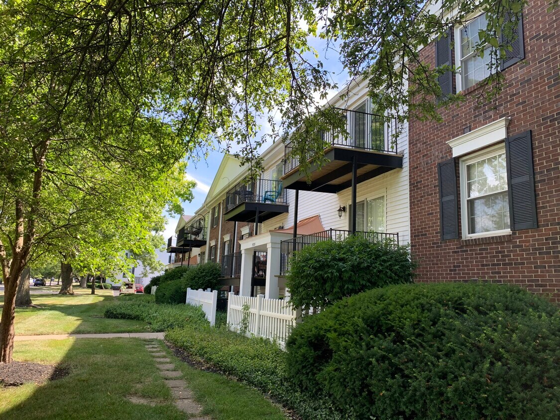 First floor condo unit available - 5325 Portland St