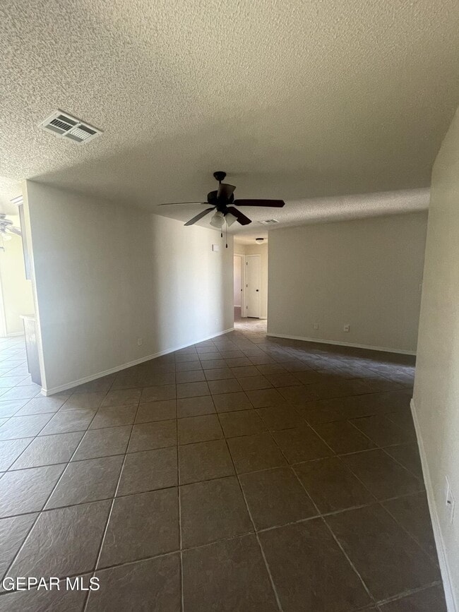 Building Photo - 1832 Shreya St
