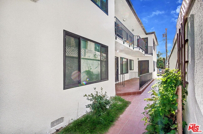 Building Photo - 722 Lincoln Blvd