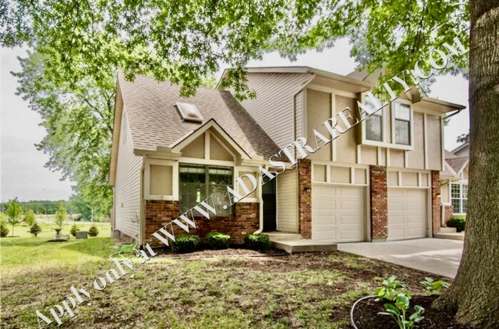 Primary Photo - Wonderful 3 Bed 1.5 Bath Town Home in Over...