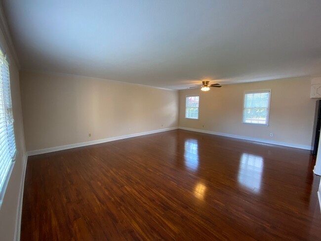 Building Photo - 2 Bedroom, 1 Bath Condo Minutes from AU an...