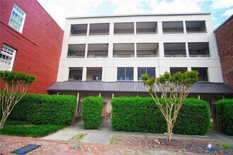 Building Photo - 215 N 19th St