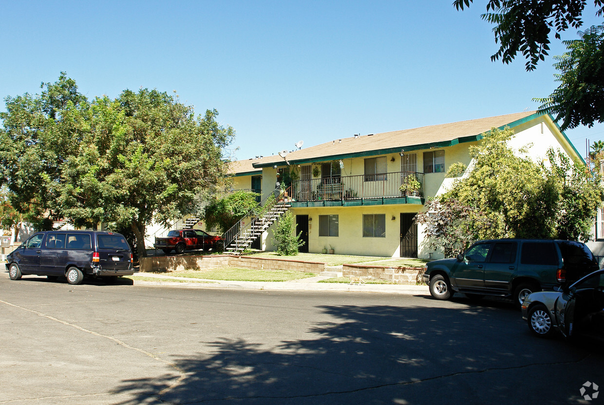 Primary Photo - 4615 E Mono St