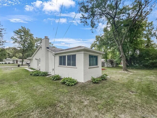 Foto del edificio - 29748 Chelmsford Rd