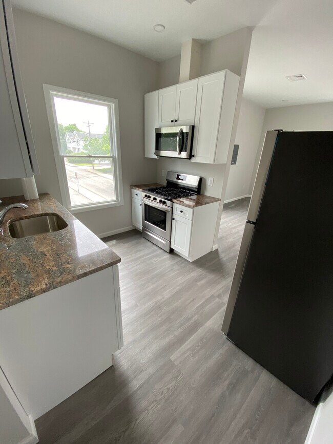Kitchen - 187 Washington Ave
