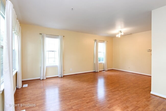 Building Photo - 1221 Orleans Dr