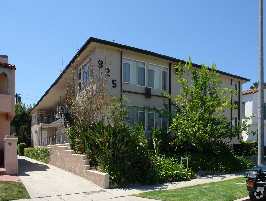 Primary Photo - 925 S Holt Ave