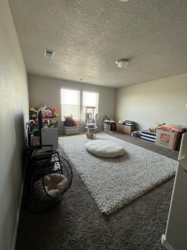 Building Photo - 4489 Skyline Loop NE