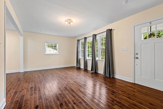 Foto del edificio - 3 bedroom, 2 bathroom ranch-style home in ...