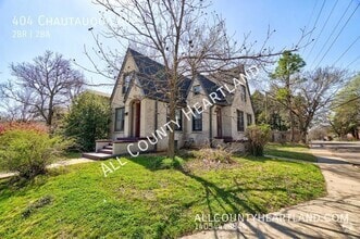 Building Photo - 404 Chautauqua Ave