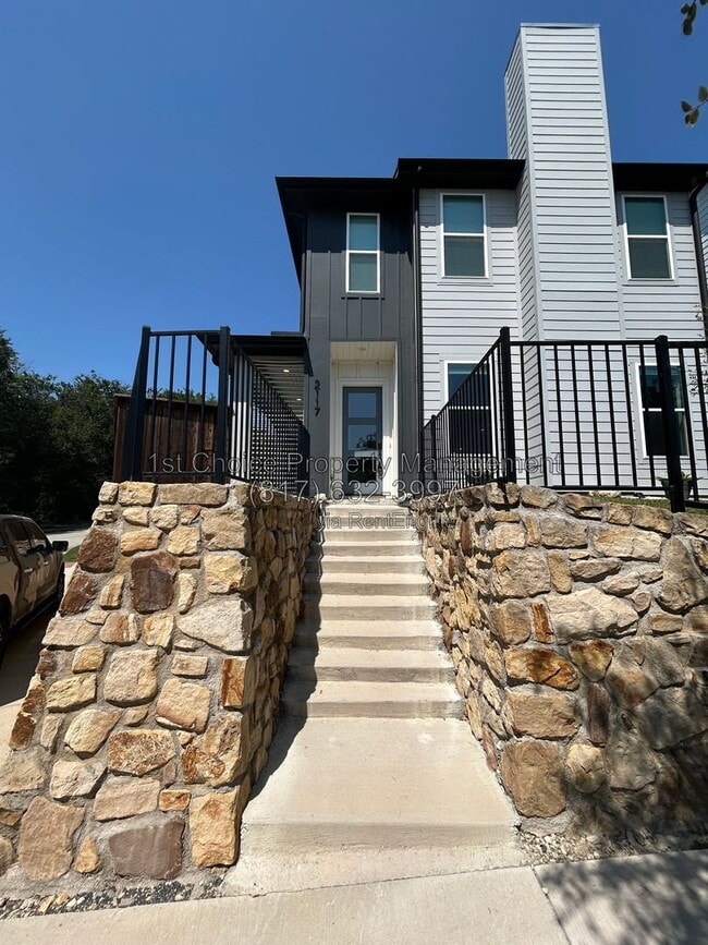 Building Photo - 2117 River E Ln.
