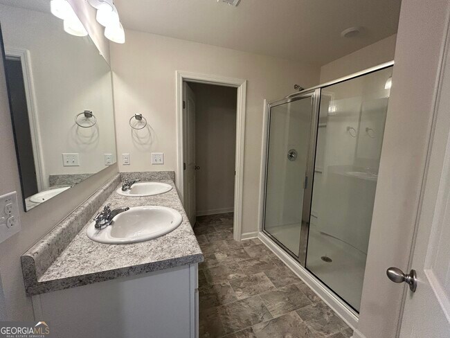 Foto del edificio - 5320 Barberry Ave