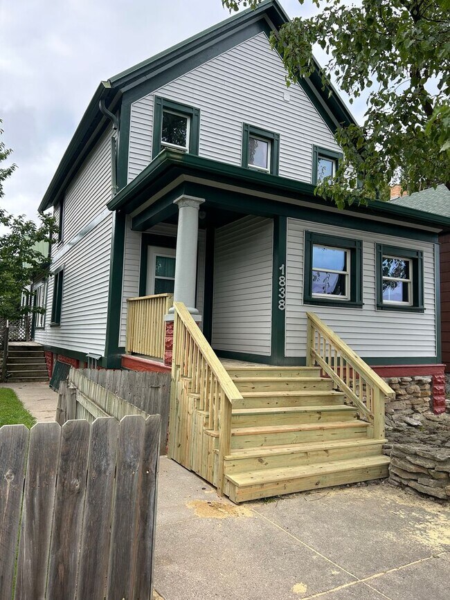 Building Photo - 1838 Wisconsin St