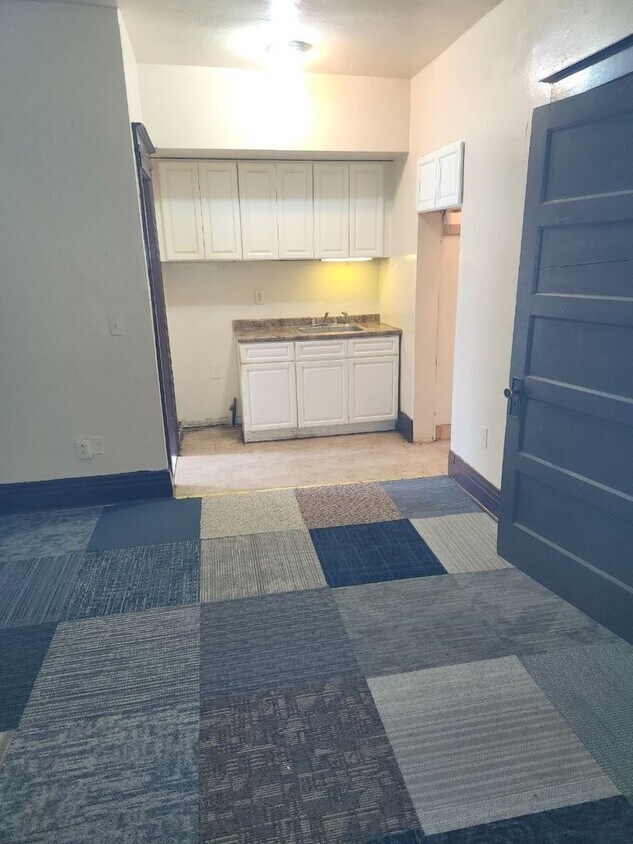 207 Chamberlain St Unit 7, Rochester, NY 14609 Room for Rent in