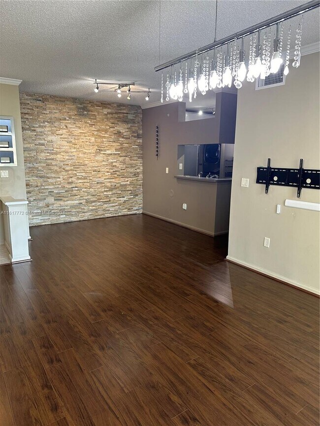 Foto del edificio - 17145 N Bay Rd