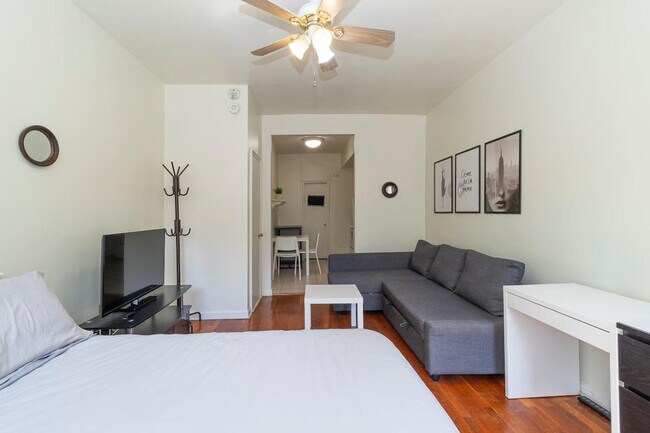Foto del edificio - 300 E 82nd St