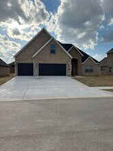 Building Photo - 2604 SW Blustery Dr